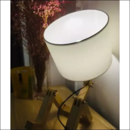 The Wooden Robot Table Lamp - White / light / US -